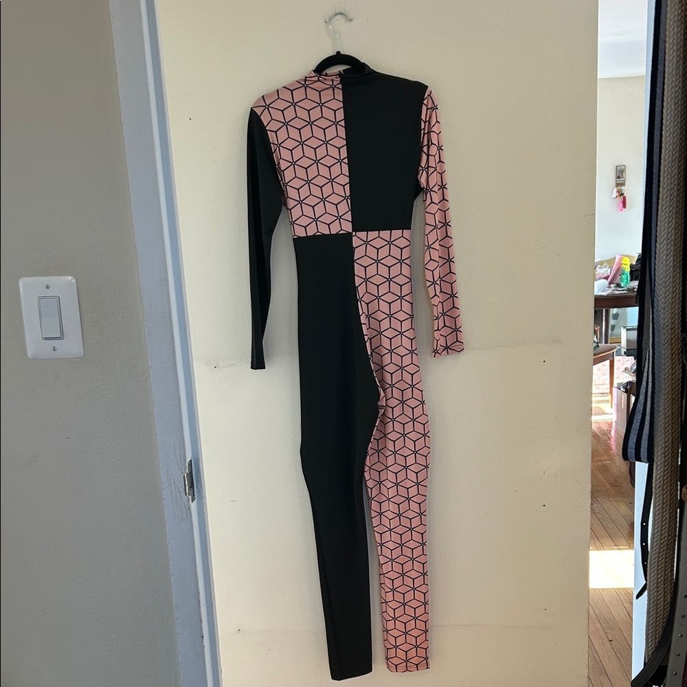 Geometric Pink and Black Jumpsuit 🌹 - Picture 8 of 11